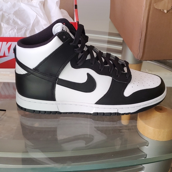 Niki Dunks ( Brand New) - Picture 2 of 4